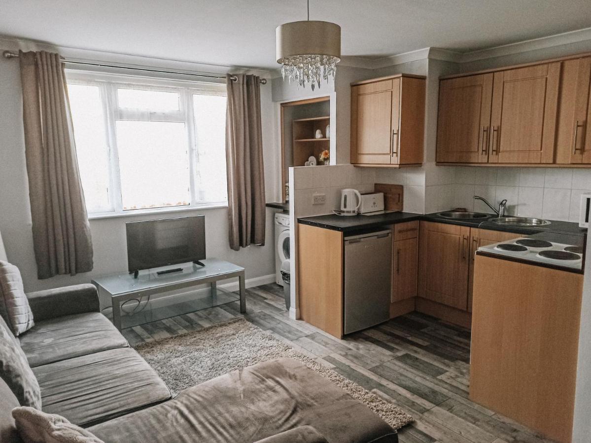 Esplanade Court With Communal Seasonal Heated Pool * Paignton