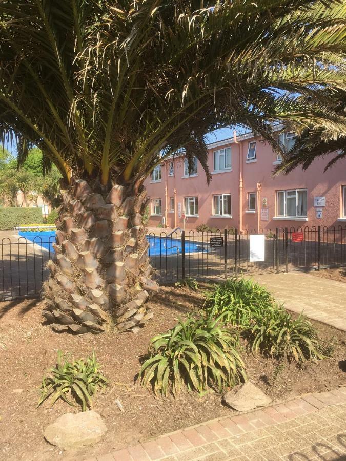 Esplanade Court With Communal Seasonal Heated Pool Apartment Paignton